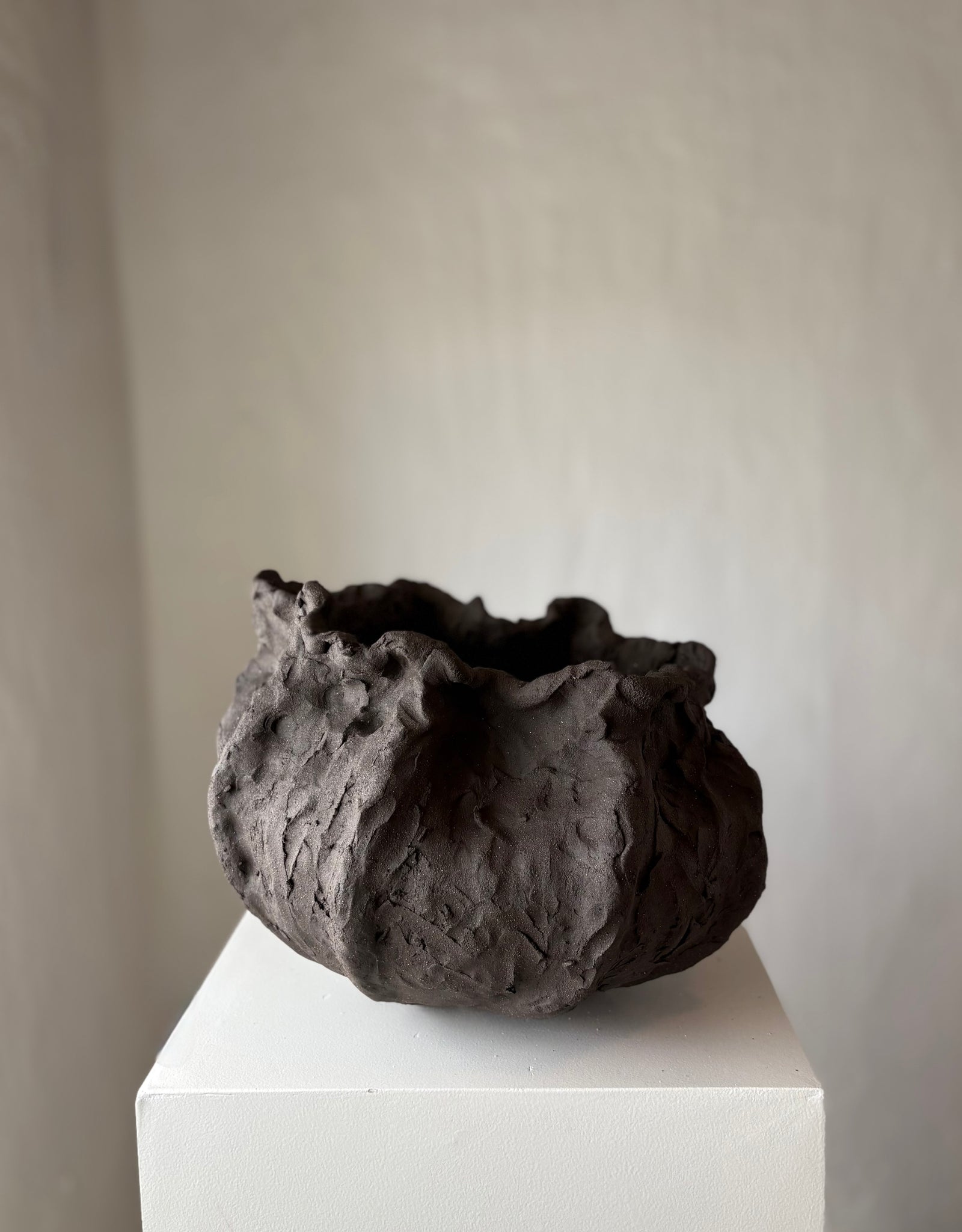 SKULPTUR SORT KNOP