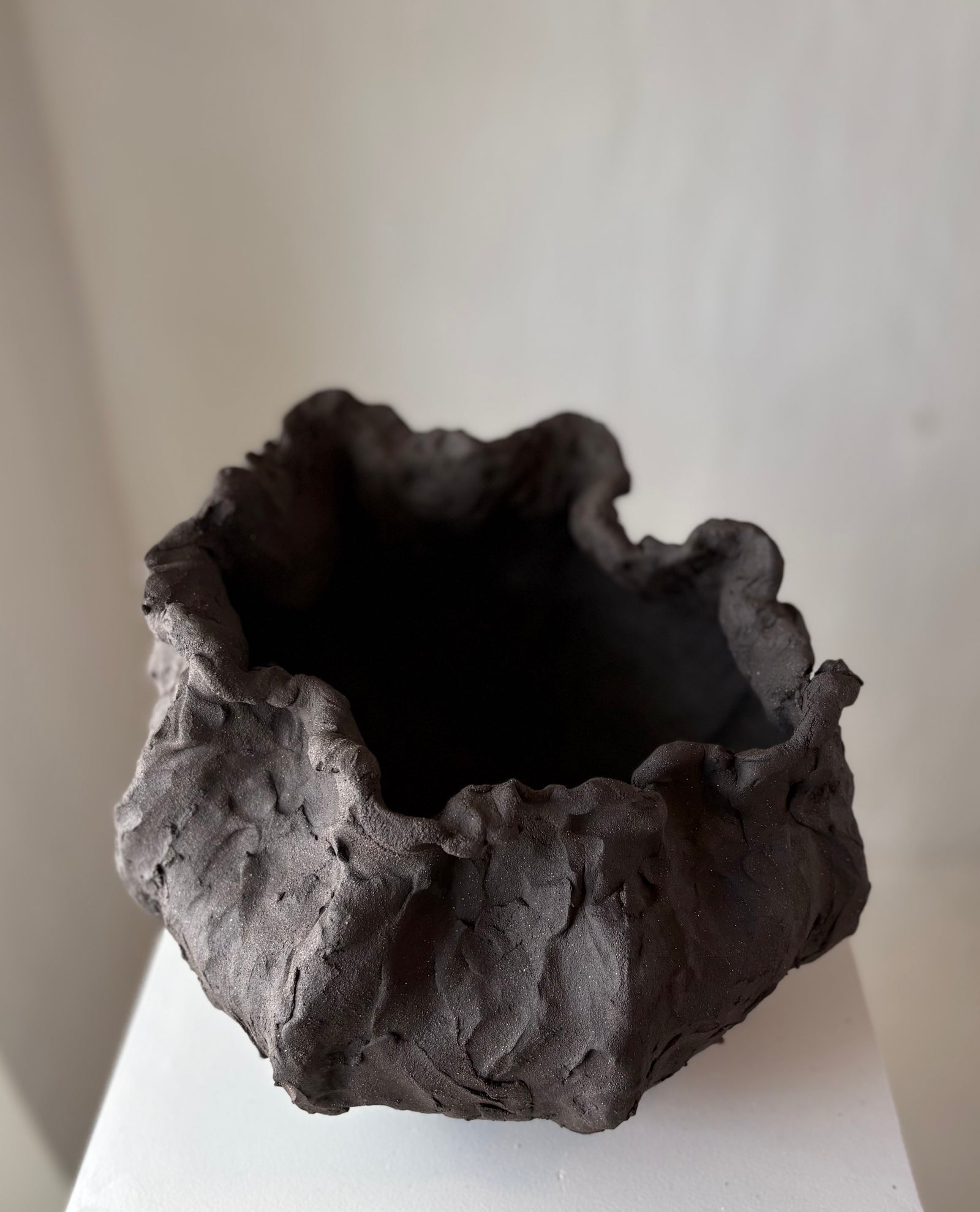 SKULPTUR SORT KNOP